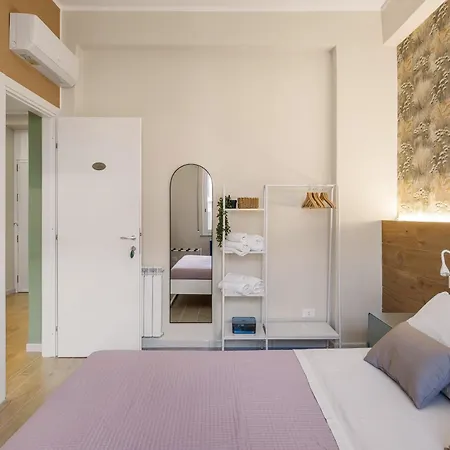 Tra I Vicoli Del Centro Oro E Malva *